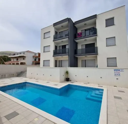 West Star Apartment